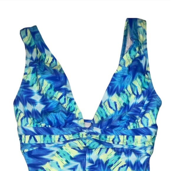 Coco Reef Contours Shaping Deep V One Piece Abstract Geometric Graphic Swim Suit - Picture 3 of 5